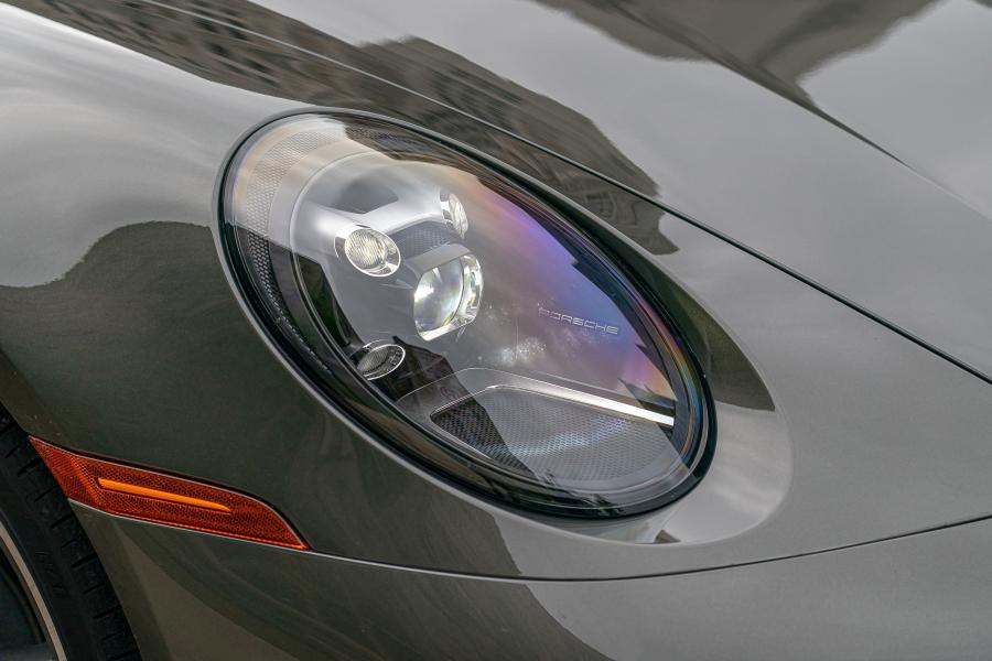 Детали экстерьера Porsche 911 Carrera 4 (992) 2019 года  (NA) (фото 40 из 40)
